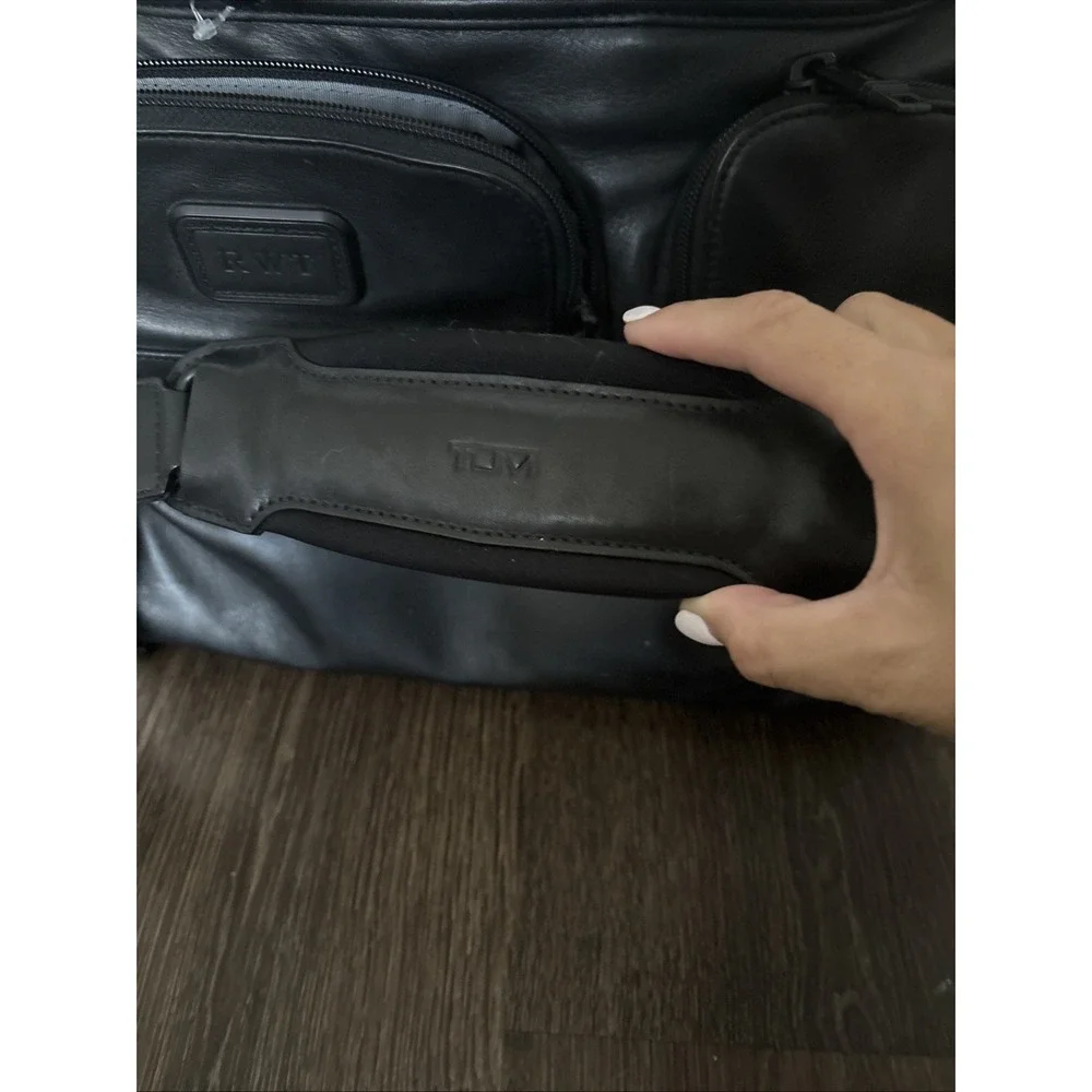 Tumi Alpha 1 T-Pass Leather Laptop Briefcase Style 96516 MINT Travel Work